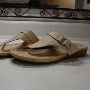 St. John's Bay, like new, tan flip flops